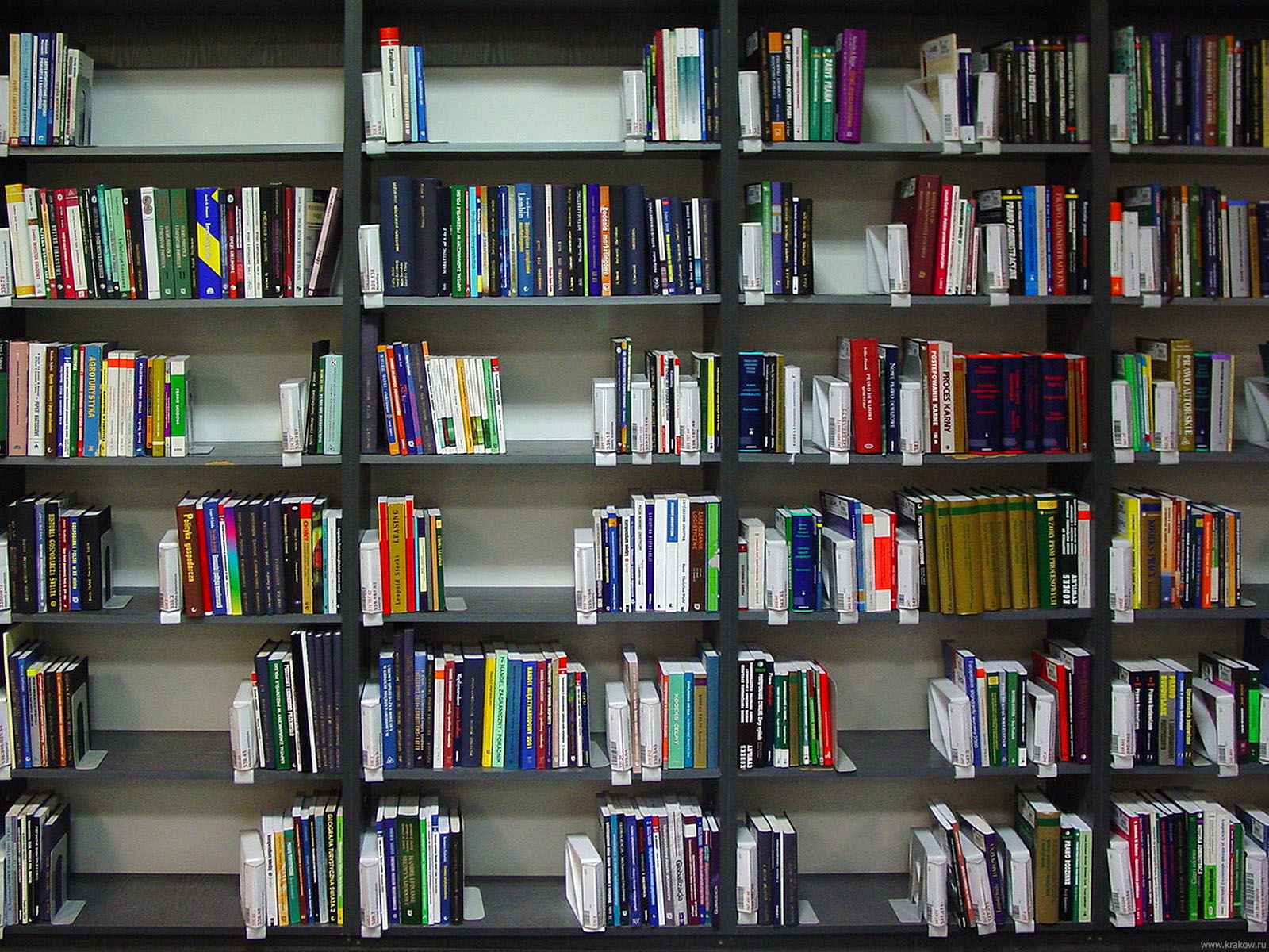 Книги в которых есть цвета. Библиотека. Библиотека картинки. Книги. Библиотека фон.
